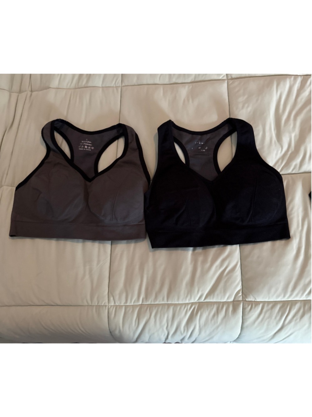 #0271 - Women's Unbranded Sports Bras L Black Gray